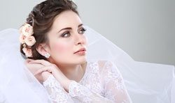راهنمای انتخاب و ست کردن انگشتر ازدواج با لباس عروس