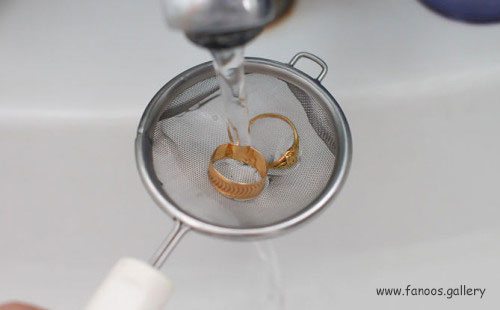 تمیز-کردن-جواهرات-طلا-آمونیاک-3